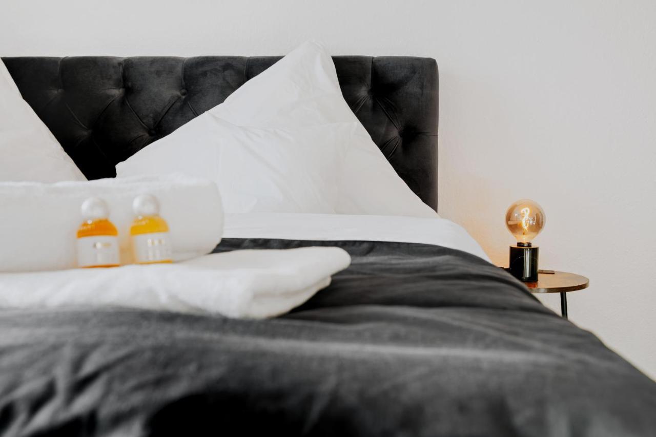 Blissplace 3 Zi Premium Apartment Nahe Getec Arena Mit Kingsize Betten Und Balkon Magdeburg Exterior photo