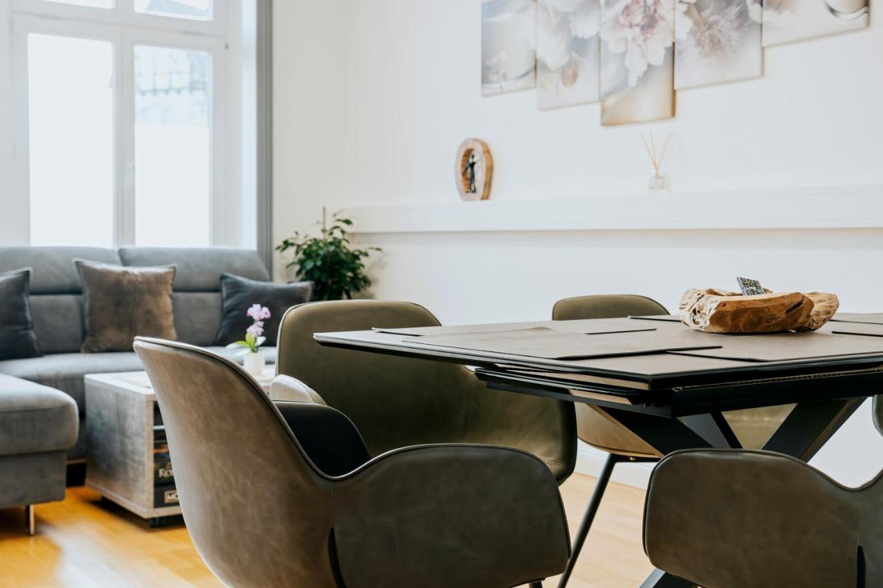Blissplace 3 Zi Premium Apartment Nahe Getec Arena Mit Kingsize Betten Und Balkon Magdeburg Exterior photo